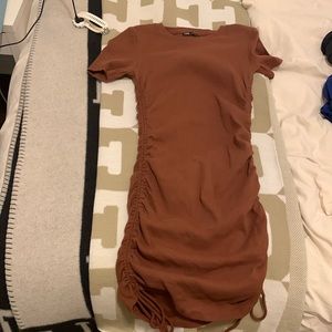 Mini brown dress w/ ruched sides